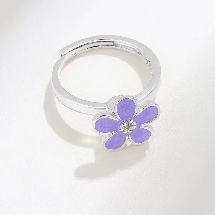 Aurelia fidget ring detail - luminous stress relief