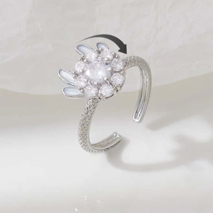 Avelora stress relief ring angle - elegant fidget jewelry