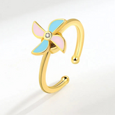 Amaris calm jewelry on finger - anxiety relief ring