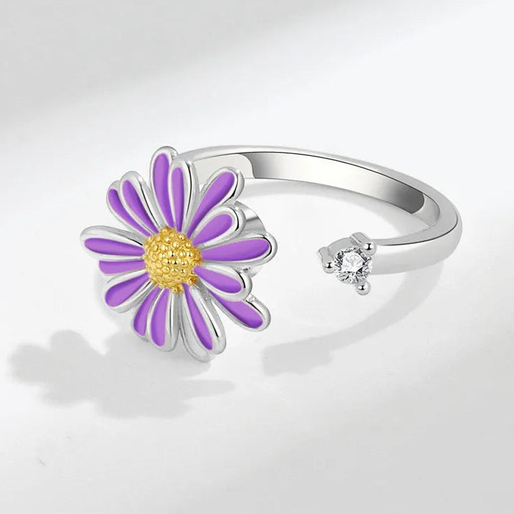 Ariya fidget band on finger - refined stress jewelry