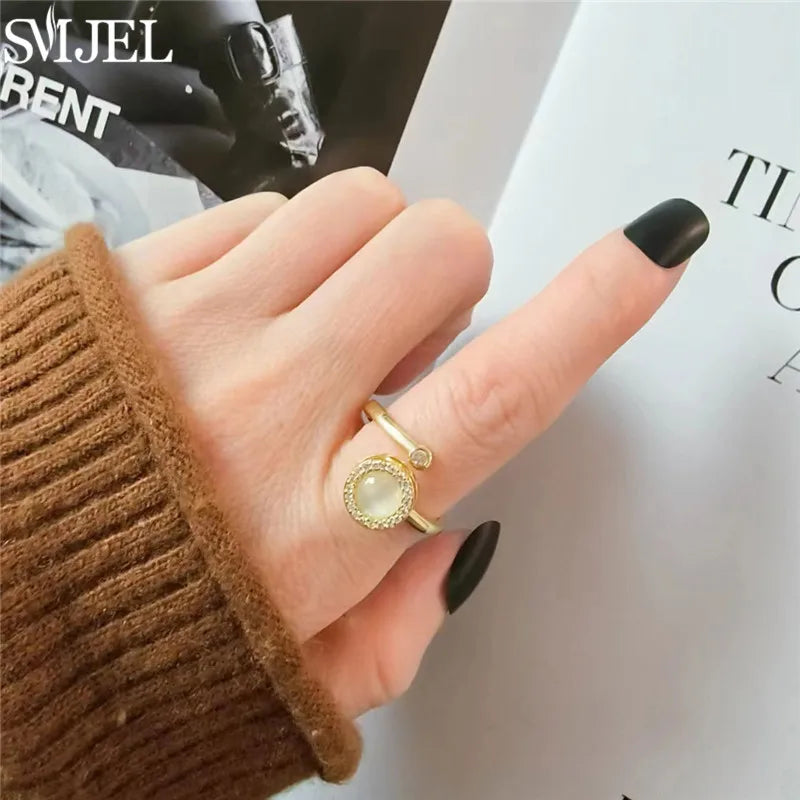 Aluna fidget jewelry angle - lunar stress relief