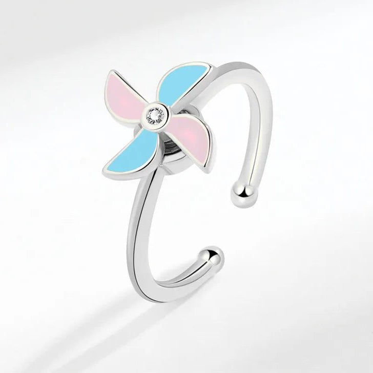 Amaris fidget ring on hand - timeless stress relief