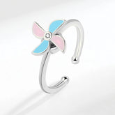 Amaris fidget ring on hand - timeless stress relief