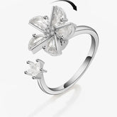 Ariya fidget ring detail - elegant stress relief